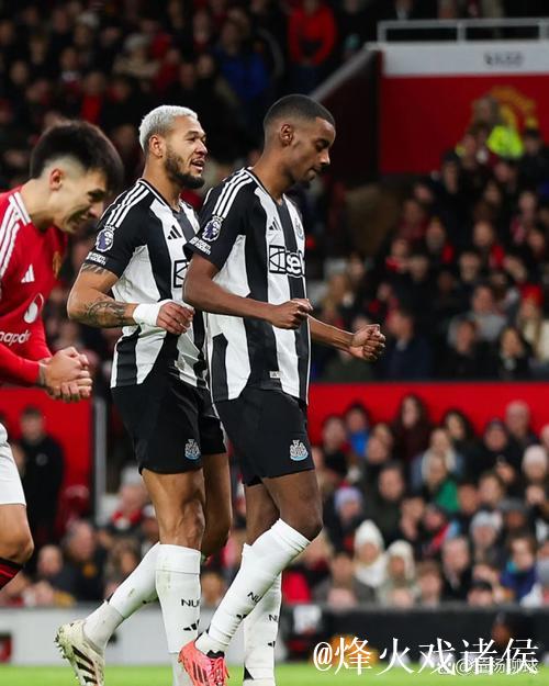 曼联主场再度失分：近7场仅获2胜，与切尔西差距缩至2分，争四形势扑朔迷离